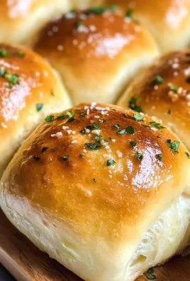 Easy Garlic Butter Dinner Rolls